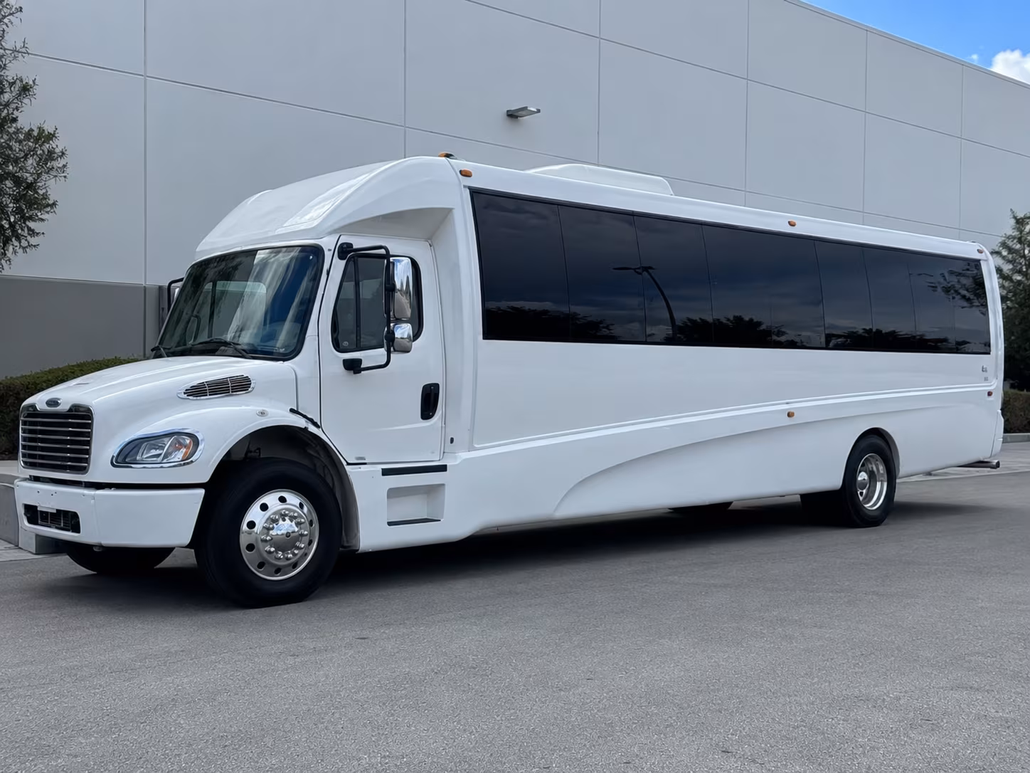 Corona Winery Tour & Pub Crawl Transportation group transportation